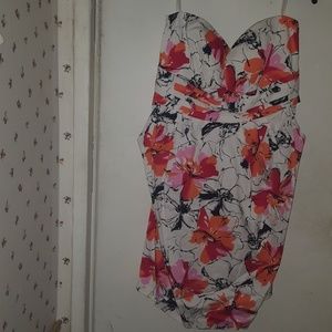 Ladies strapless dress